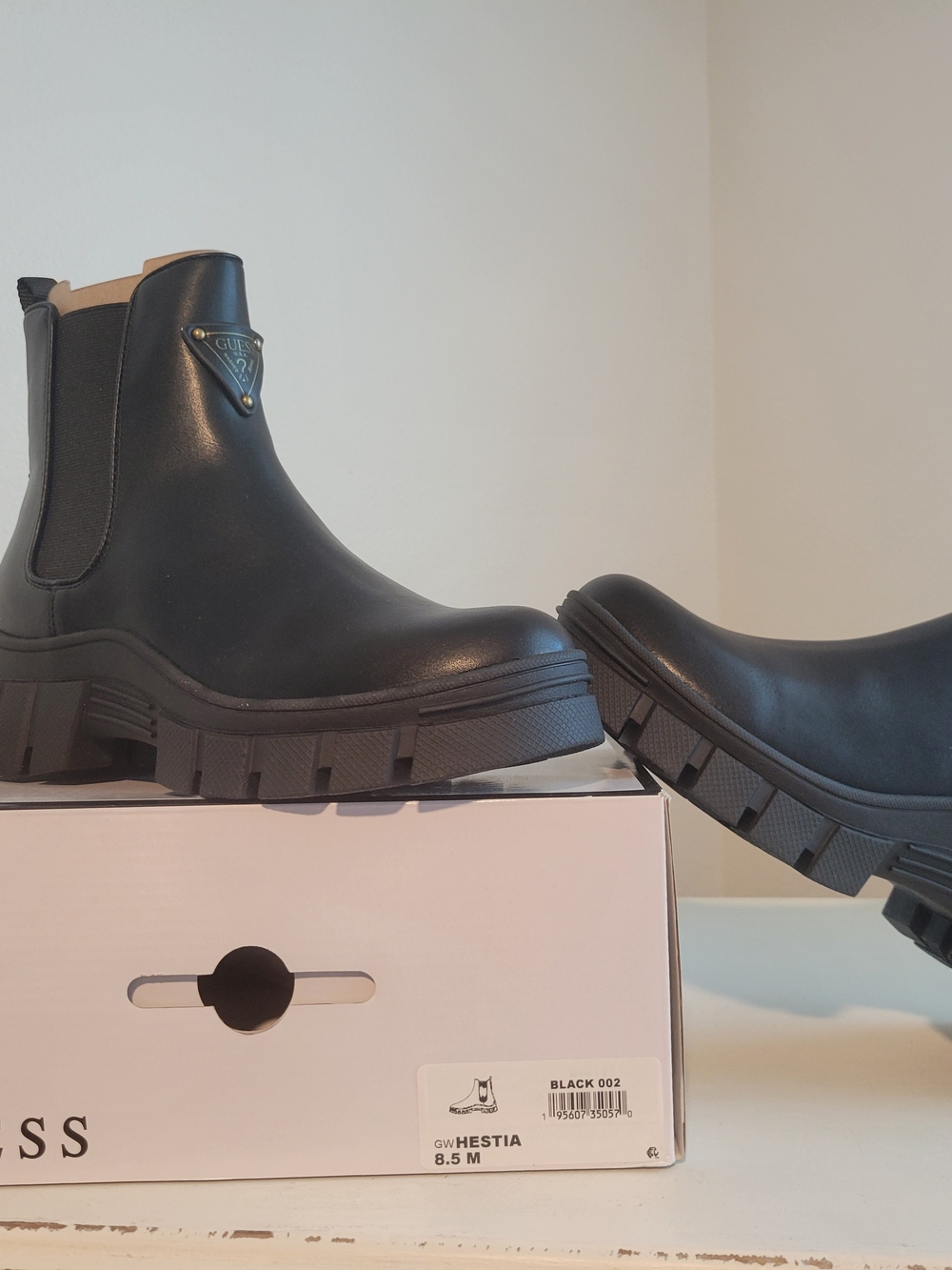 GUESS Black Women's Hestia Lug Boots Sz 8